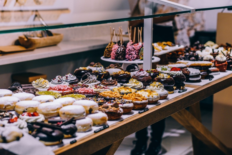 couture-CABRIS-min_shop_dessert_pastry_bakery_counter-184398